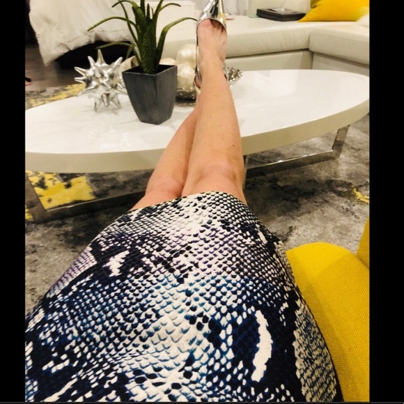 Diane Von Furstenberg Python Print Pencil Skirt Black - Picture 6 of 9